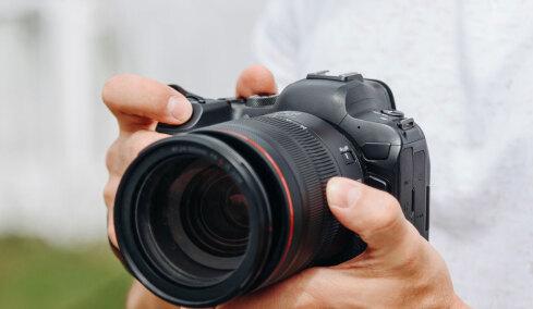 Αγόρασε μεταχειρισμένη κάμερα και «πάγωσε» όταν είδε τι είχε μέσα η κάρτα SD