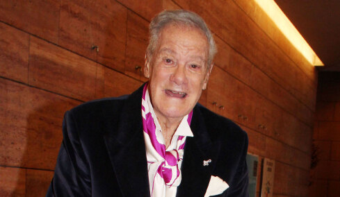 Πέθανε ο θρυλικός σχεδιαστής μόδας Ντίμης Κρίτσας: Έντυσε από την Λαμπέτη μέχρι γαλαζοαίματες, σχεδίασε το νυφικό της Καρέζη - Η μυθιστορηματική ζωή του