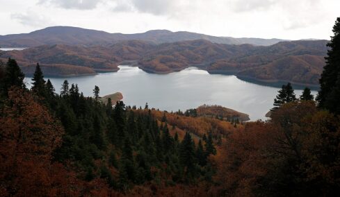 10 λόγοι για να ταξιδέψετε στη λίμνη Πλαστήρα αυτή την εποχή

