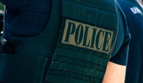 H «χρυσή» ζωή του αστυνομικού που εμπλέκεται σε κύκλωμα ναρκωτικών – Είχε καταθέσεις 600.000 ευρώ