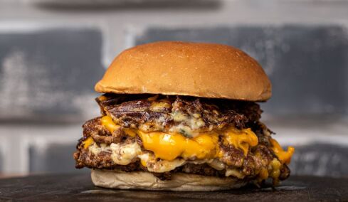 Τι κάνει το smash burger τόσο (πιο) νόστιμο;