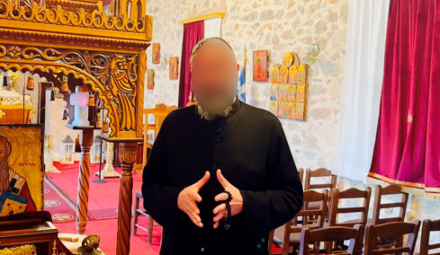 Από τα πάνελ των καλτ εκπομπών, στα ράσα και τις «ευλογημένες» συνταγές στο YouTube ο παλαιοημερολογίτης με τα 2 κιλά κοκαΐνης 