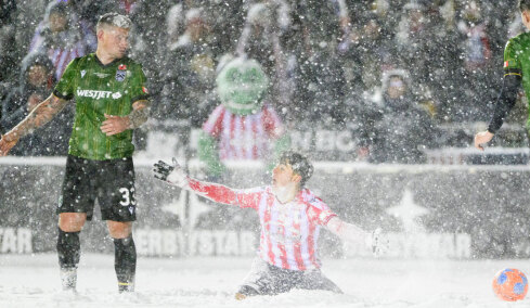 Απίστευτο γκολ σε χιονισμένο γήπεδο σε τελικό πρωταθλήματος στον Καναδά - Δείτε βίντεο