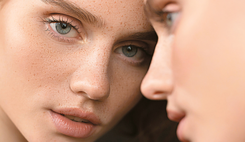 Η γενιά του baby botox: Πώς το marketing απογείωσε τις ενέσιμες θεραπείες ομορφιάς και τα fillers έγιναν η νέα... κανονικότητα στην Ελλάδα