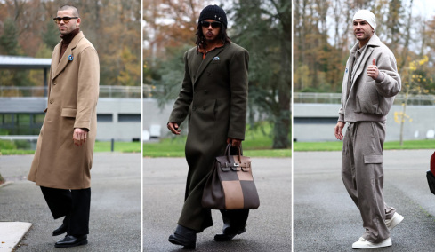  Η άφιξη της Εθνικής Γαλλίας στο ξενοδοχείο θύμισε πάλι... πασαρέλα - Με δίχρωμη τσάντα και παλτό με βάτες ο Κουντέ, με cargo φόρμα ο Ερναντέζ