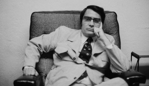 Jim Jones: Ο Αμερικανός ιεροκήρυκας της παράνοιας - Έχτισε δική του πόλη στη ζούγκλα της Γουιάνας, οδήγησε 900 ανθρώπους στην αυτοκτονία