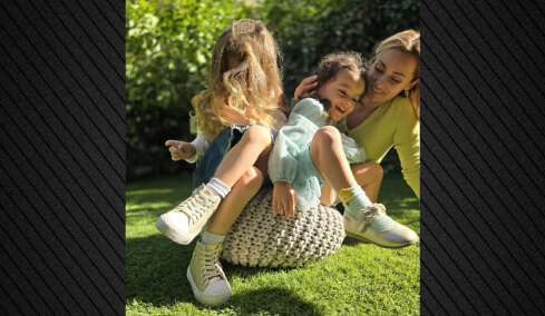 Πέταξαν πέτρες στο σπίτι των Μιλλούση - Πετρούνια: «Αν τα παιδιά μου ήταν εδώ και έπαιζαν στον κήπο;»