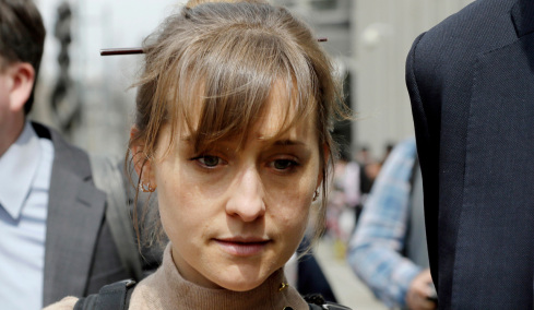 Πώς οργανώθηκε η σκοτεινή «ομάδα αυτοβελτίωσης» NXIVM που ήταν αίρεση με σκλάβες του σεξ - Τα χιλιάδες δολάρια, οι διάσημοι «πελάτες» και η δομή