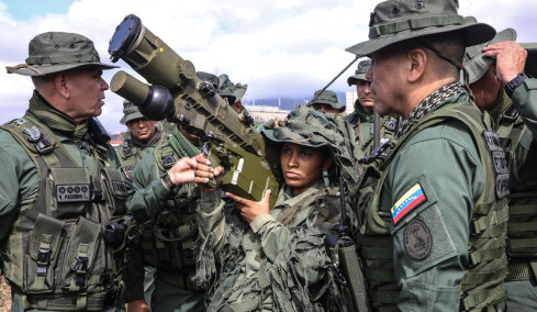 ΗΠΑ και Βενεζουέλα συγκεντρώνουν δυνάμεις: Ο Τραμπ έστειλε το αεροπλανοφόρο Ford, με μαζική στρατιωτική κινητοποίηση απαντά ο Μαδούρο