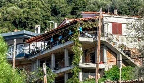 Θρήνος στην Αχαΐα: Σήμερα το τελευταίο αντίο στον 3χρονο Ανδρέα που σκοτώθηκε πέφτοντας από μάντρα αγκαλιά με 25χρονο