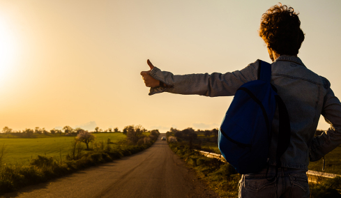 Έκανε με ωτοστόπ τον γύρο του κόσμου και εξηγεί ποια χώρα τον συγκίνησε: «Μου άλλαξαν τον τρόπο που βλέπω τα πάντα»