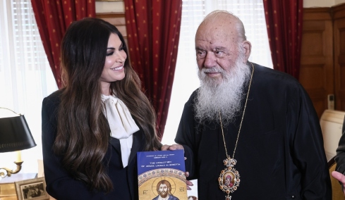 Με τον Αρχιεπίσκοπο Ιερώνυμο συναντήθηκε η Κίμπερλι Γκιλφόιλ: «Είναι θαυμάσιο που σας γνωρίζω» είπε η πρέσβης των ΗΠΑ