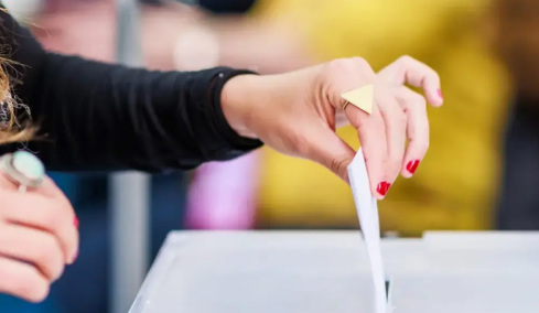 Opinion Poll: Στις 16,5 μονάδες το προβάδισμα ΝΔ, μπροστά ο Μητσοτάκης με 22 μονάδες για την πρωθυπουργία