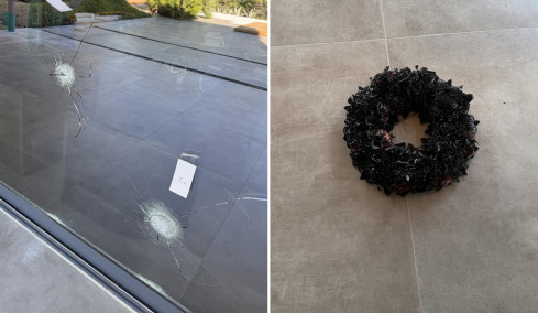 Πυροβόλησαν 14 φορές μεζονέτα επιχειρηματία στη Ρόδο, άφησαν μαύρο στεφάνι στην είσοδο - Δείτε φωτογραφίες