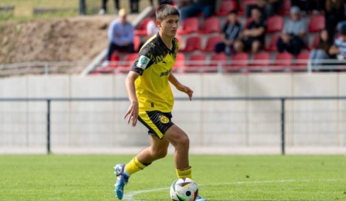 Γιώργος Ζησόπουλος: Το 15χρονο «τείχος» της Ντόρτμουντ που κοιτάζει η Εθνική