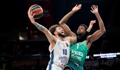Επέστρεψε στις νίκες η Αναντολού Εφές, 74-72 την Μπάγερν - Βίντεο 
