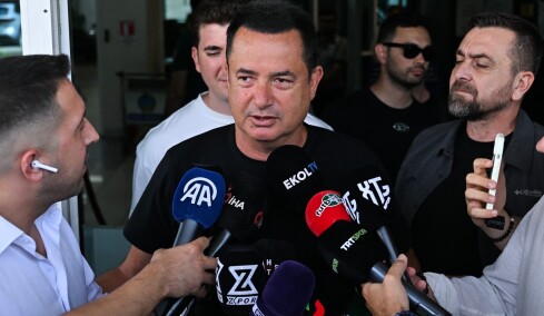 Ατζούν Ιλιτζαλί για το σοβαρό ατύχημα παίκτη στο Survivor: «Πάω εκτάκτως στον Άγιο Δομίνικο, το μυαλό μου είναι συνεχώς εκεί»
