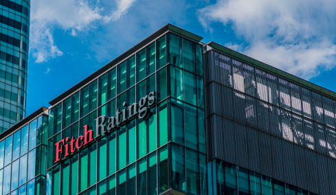 Η Fitch αναβάθμισε την ελληνική οικονομία - Τι σημαίνει αυτό για την επενδυτική βαθμίδα
