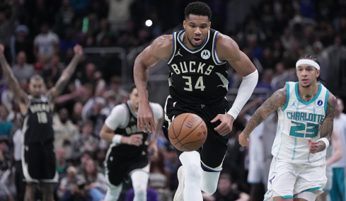 Μπακς - Χόρνετς 147-134: Ο Γιάννης μοίραζε και τα «Ελάφια» λύγισαν τη Σάρλοτ στην παράταση