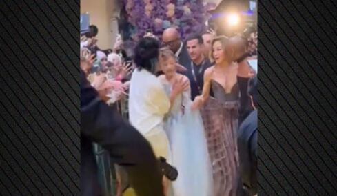 Αριάνα Γκράντε: Ο θαυμαστής που επιτέθηκε στην τραγουδίστρια κατηγορήθηκε για διατάραξη της δημόσιας τάξης