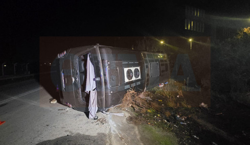 Ελιγμό για να αποφύγει σκύλο έκανε ο οδηγός του λεωφορείου που ανατράπηκε στον Βόλο - «Χάθηκε το φως από τα μάτια μας» λένε οι επιβάτες
