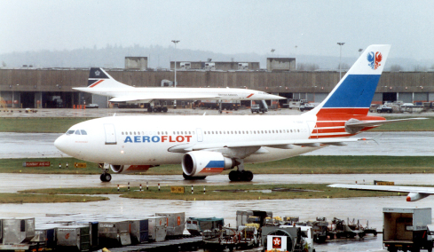 «Πήγαινε πίσω, Έλνταρ!»: Τα ανατριχιαστικά τελευταία λόγια του πιλότου που άφησε τα παιδιά του να «πετάξουν» το αεροπλάνο