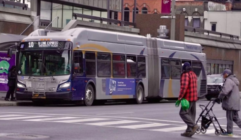 Καναδάς: Έκλεψε λεωφορείο, έκανε κανονικά τις στάσεις και… απέρριψε επιβάτη με ληγμένο εισιτήριο
