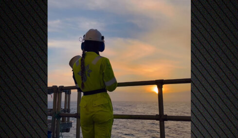 Δύσκολη δουλειά που πληρώνει καλά: Πάνω από 130.000 το χρόνο και 250 μέρες άδεια (vid)