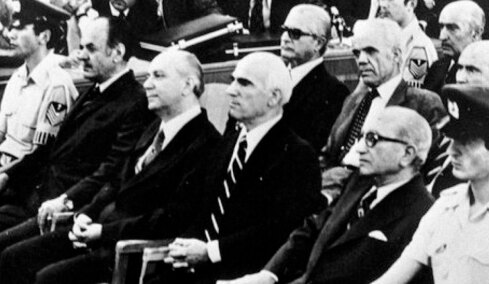 Τι έγινε στη δίκη για το Πολυτεχνείο: Οι «δύο ξένοι», τα Dunhill του Ντερτιλή και ο εκτελεστής με το τσιγάρο