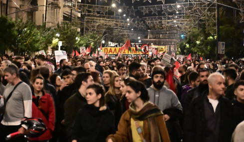 Στην πρεσβεία των ΗΠΑ φτάνει η κεφαλή της πορείας για το Πολυτεχνείο, 11 συλλήψεις και 32 προσαγωγές