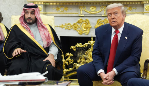 Παρενέβη ο Τραμπ σε ερώτηση δημοσιογράφου για τη δολοφονία Κασόγκι: Μην φέρνετε σε δύσκολη θέση τον καλεσμένο μας, κάλυψε τον Μπιν Σαλμάν - Δείτε βίντεο