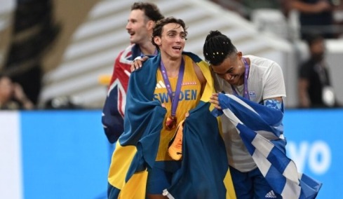 Ο Καραλής αποθεώνει τον «τραγουδιστή» Ντουπλάντις και του προτείνει... αλλαγή καριέρας!
