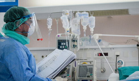 Πέθανε ο 22χρονος που κατάπιε αμάσητο ολόκληρο μπέργκερ για ένα challenge  