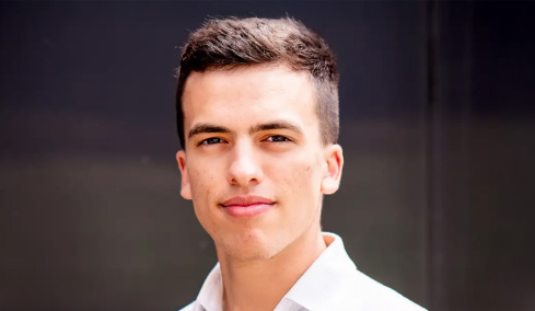 Λεωνίδας Ασκιανάκης: Το παιδί που μετρούσε τ' άστρα στο Αρκαλοχώρι,  ιδρυτής του Project S, που απομακρύνει διαστημικά συντρίμμια