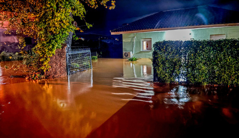 Η κακοκαιρία σαρώνει τη Δυτική Ελλάδα: Πλημμύρες, κατολισθήσεις, απεγκλωβισμοί και μπαράζ από 112 - Πώς θα εξελιχθεί ο καιρός τις επόμενες ώρες