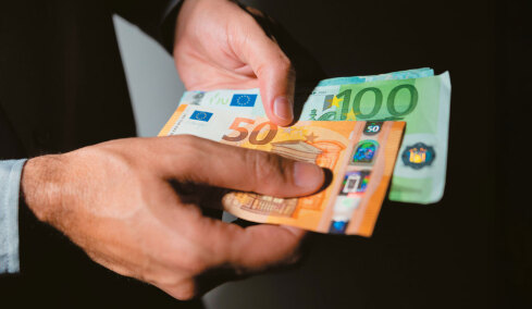 Ρομά με... Τεχνητή Νοημοσύνη  εξαπάτησαν 1.000 πρόσωπα και έκλεψαν 7,5 εκατ. ευρώ - Κορόιδεψαν και τραπεζικό στέλεχος  