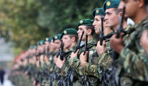 Νέο μισθολόγιο και δωρεάν στέγη για τα στελέχη των Ενόπλων Δυνάμεων: Αυξήσεις 13%-53% και 17.484 νέες κατοικίες - Δείτε παραδείγματα