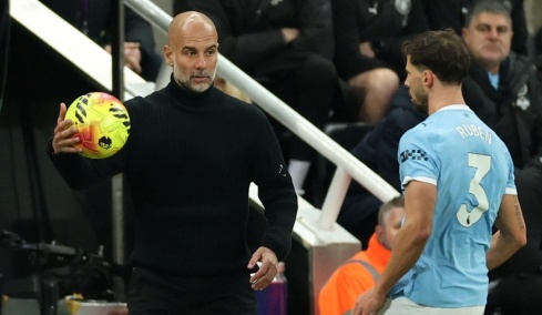 «Όποιος γυρίσει με παραπανίσια κιλά, μένει σπίτι», το αυστηρό μήνυμα του Γκουαρδιόλα στη Σίτι για τις διακοπές