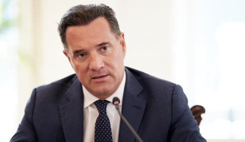 Η ανάρτηση Γεωργιάδη για βίντεο Αμερικανού που συγκρίνει το ΕΣΥ με τις ΗΠΑ
