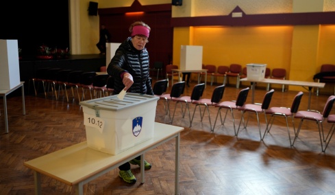 Σάλος στη Σλοβενία: Παράνομα καταγεγραμμένες συνομιλίες αποκαλύπτουν περιστατικά διαφθοράς πολιτικών λίγο πριν τις εκλογές 