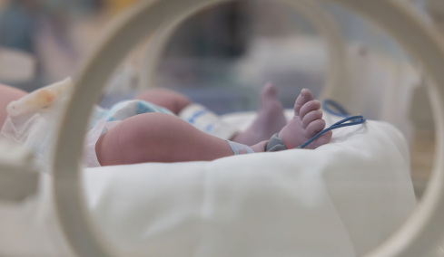 Νεκρό βρέφος 5 μηνών στην Αττική: Ξυπνήσαμε και την βρήκαμε παγωμένη, λέει η μητέρα