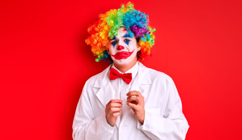 Απολύθηκε επειδή δεν ήταν «αρκετά αστείος»: Το δικαστήριο του επιδίκασε 500.000€