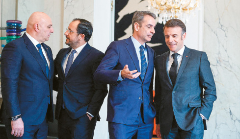 Μετά τα μνημόνια: Από μπαταχτσής, κιμπάρης η Ελλάδα με τα χρέη της