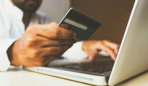 Skimming: Μηνύματα Black Friday που μπορούν να αδειάσουν τον λογαριασμό σας