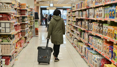 Υποχρεωτική σήμανση σε προϊόντα με μειωμένη ποσότητα και ψηφιακές καταγγελίες αλλάζουν τους ελέγχους στην αγορά