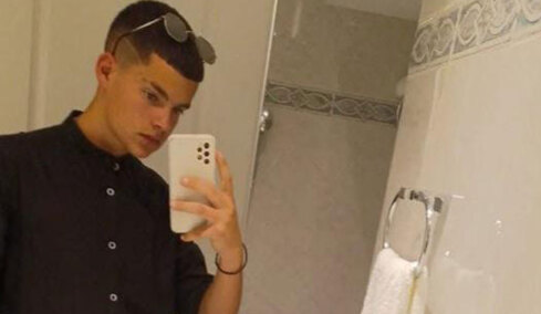 Τη δεύτερη ημέρα του 19χρονου Ραφαήλ ως ΕΠΟΠ εκτυλίχθηκε η τραγωδία με τη χειροβομβίδα στη Ρόδο - Ραγίζει καρδιές η νέα μαντινάδα του πατέρα του