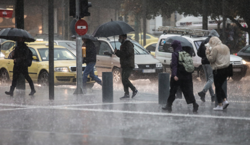 Το επικίνδυνο 12ωρο της κακοκαιρίας Adel την Παρασκευή: Καταιγίδες και χαλάζι στην Αττική, οι περιοχές που μπαίνουν σε red code – Δείτε χάρτες