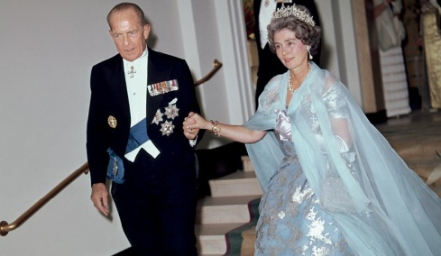 Πώς η μόδα έγινε ιστορία: Οι θησαυροί της Βασιλικής γκαρνταρόμπας