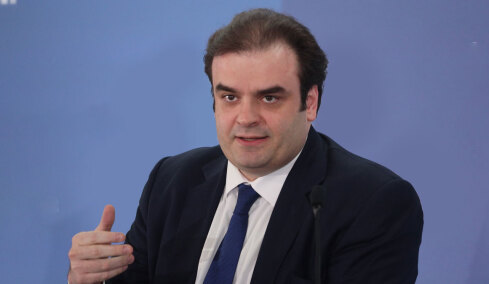 Bloomberg: Ο Πιερρακάκης ανακοινώνει σήμερα την υποψηφιότητά του για την προεδρία του Eurogroup