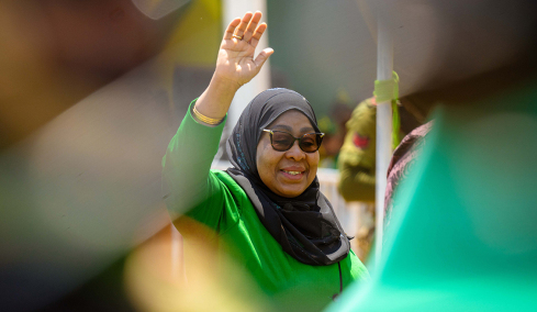 Οργή στην Τανζανία: Η Πρόεδρος έβαλε το μισό της... σόι στην κυβέρνηση